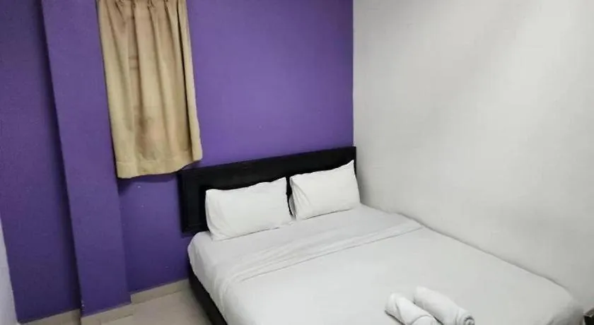 Hotel Alam Indi Джохор-Бару 2*,